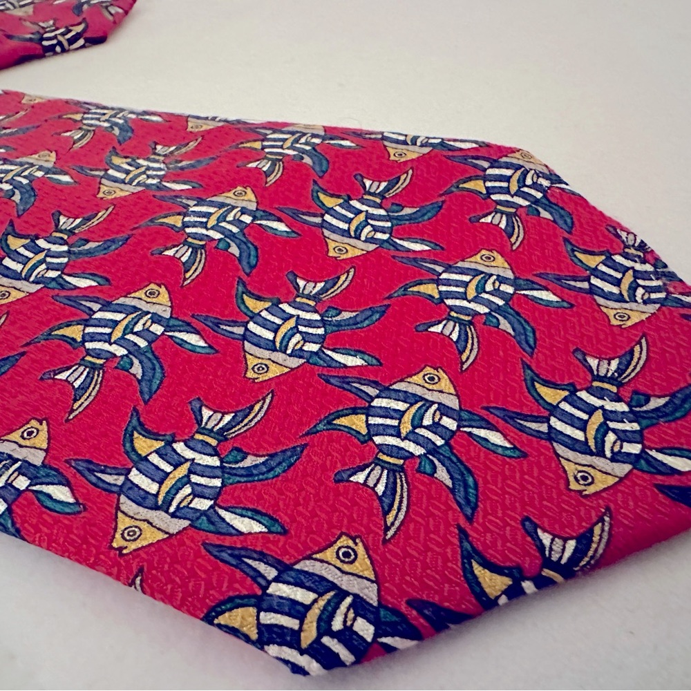 Vintage Paul Fredrick 100% Silk Mens Fish Tie USA Hand Tailored Red Yellow Blue